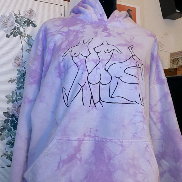 Gildan Tops - 💅 Femme Fatale Feminine Figure Purple Tie Dye Hoodie 🌈